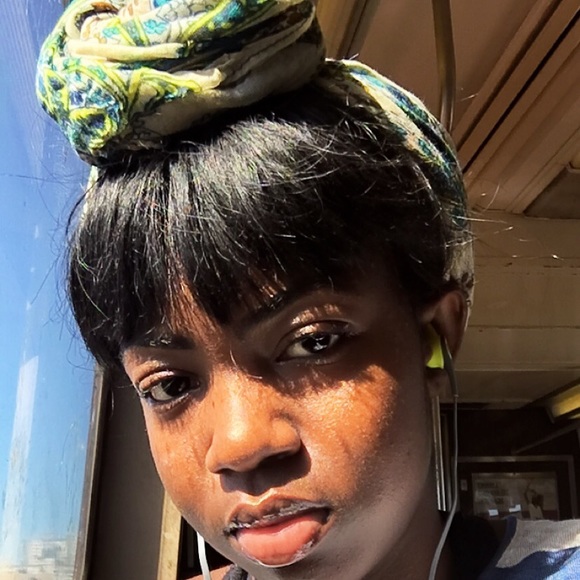 Meet your Posher, Makayla - Picture 1 of 1