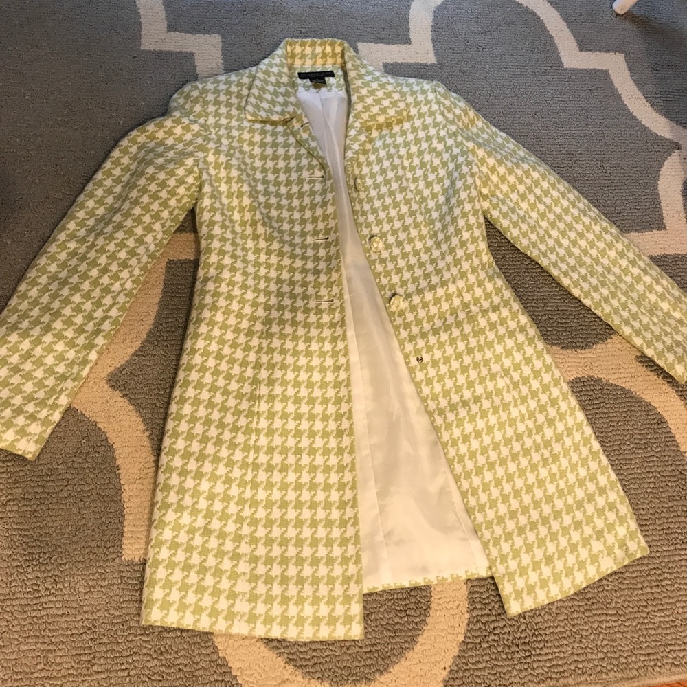 Light green houndstooth coat