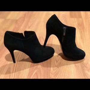 Vince Camuto suede zip up booties