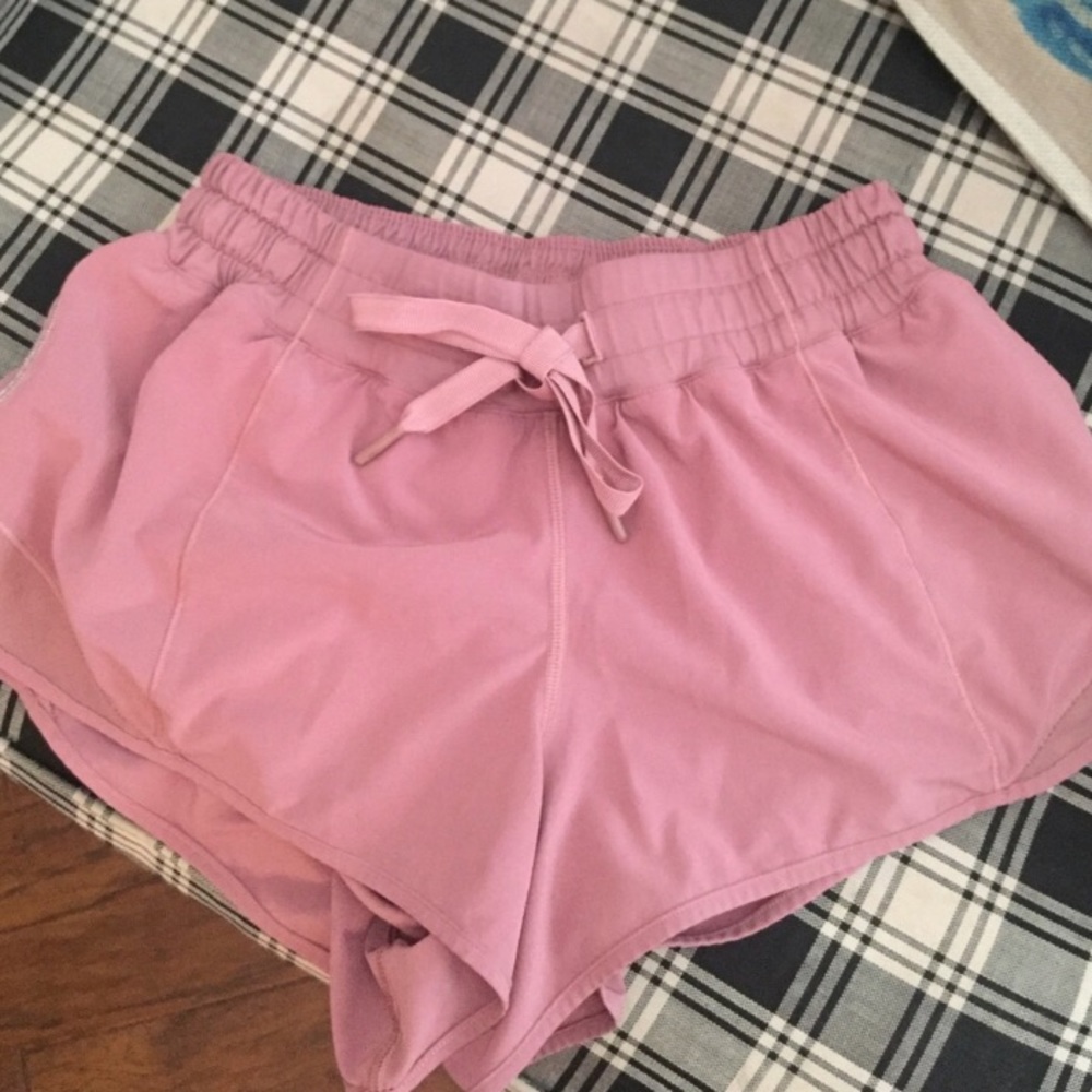ISO lululemon hotty hot shorts 2.5” in pink