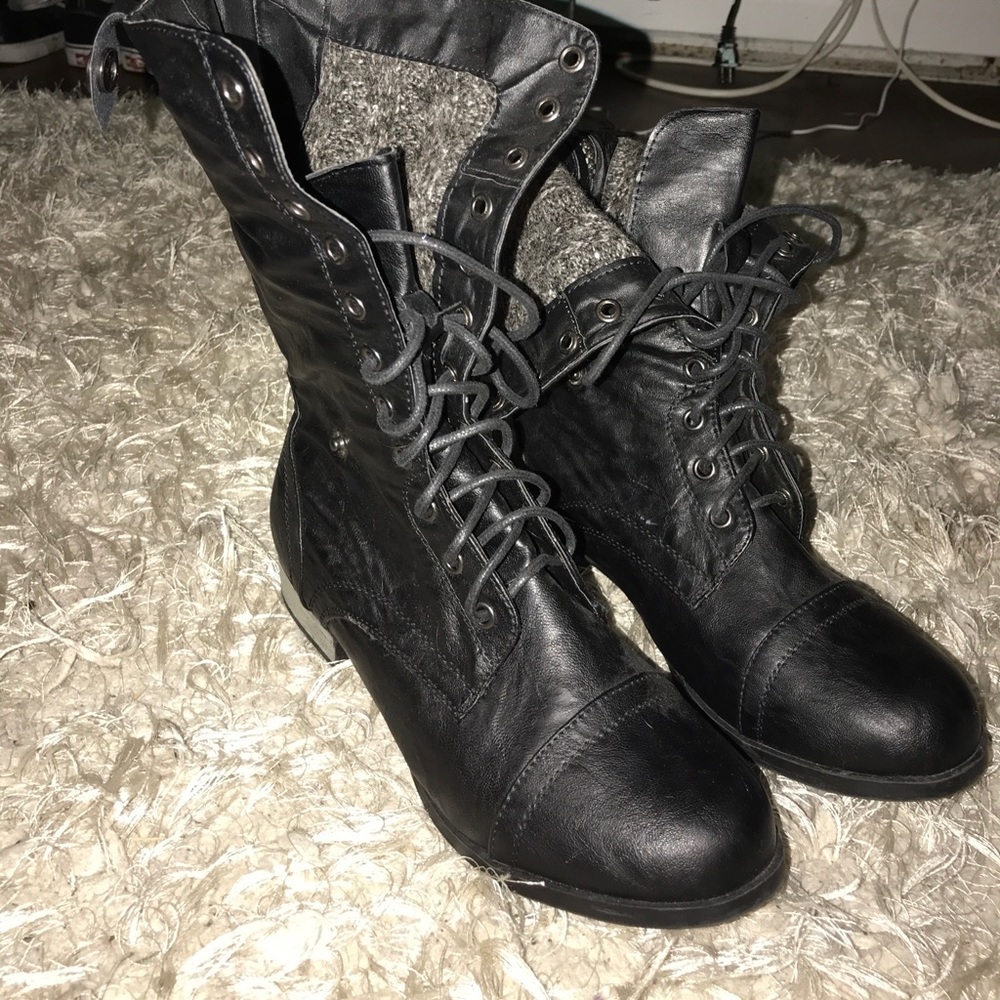 Adorable Sweater Combat Boots size 7!