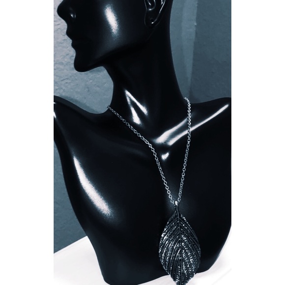 Host Pick-Silver Leaf 32” Necklace - Picture 1 of 1