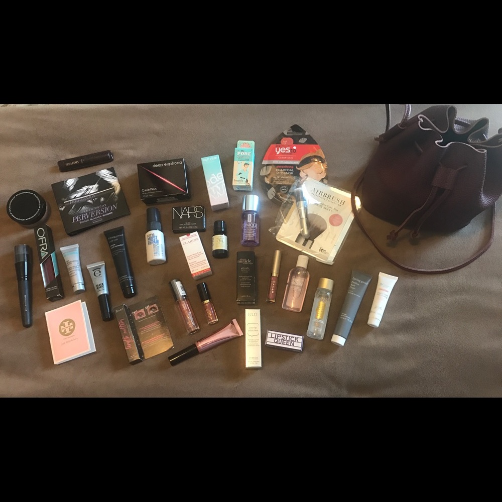 Huge lot of deluxe samples of makeup