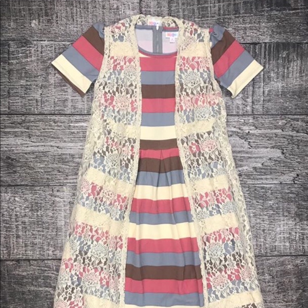 ✨NWT M LuLaRoe Amelia + M Cream Lace Joy✨