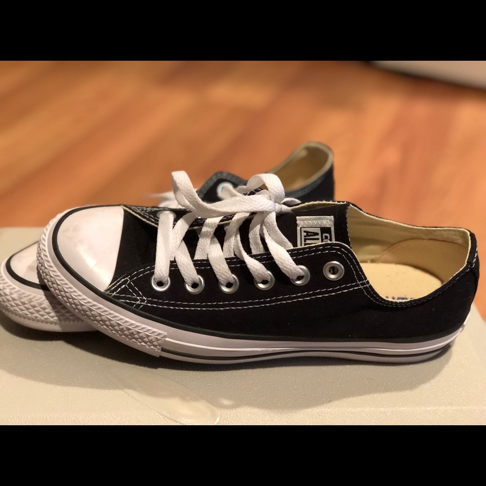 Converse chucks worn once