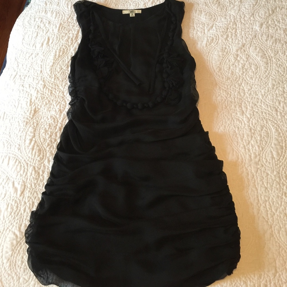 Black chiffon material rushed dress w necklace