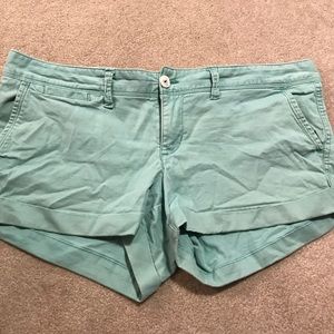 American Eagle seafoam shorts