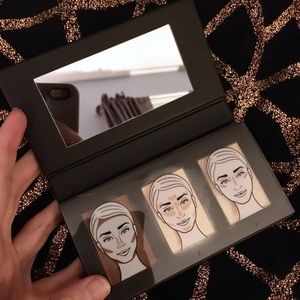 Younique Sculpting Trio in Light w/ Brush