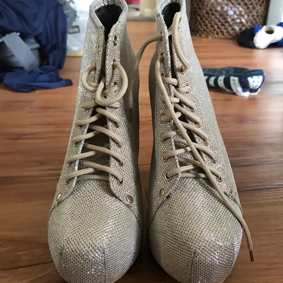 Beautiful sparky boots - Picture 2 of 2