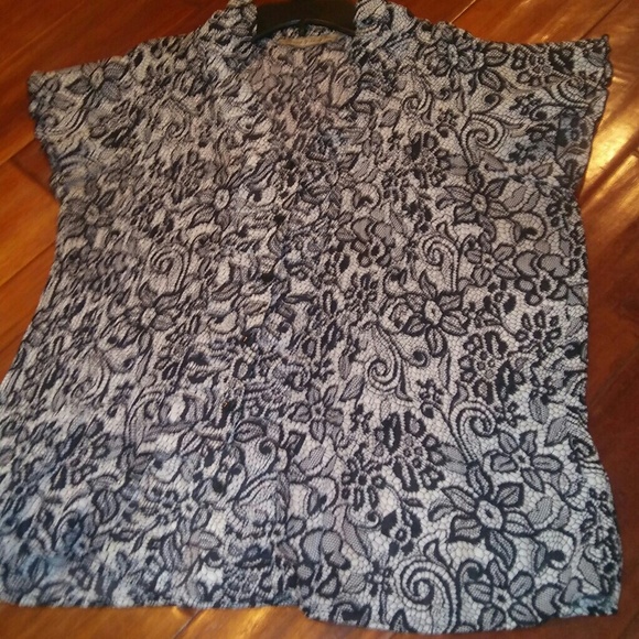 Black and white blouse - Picture 1 of 3