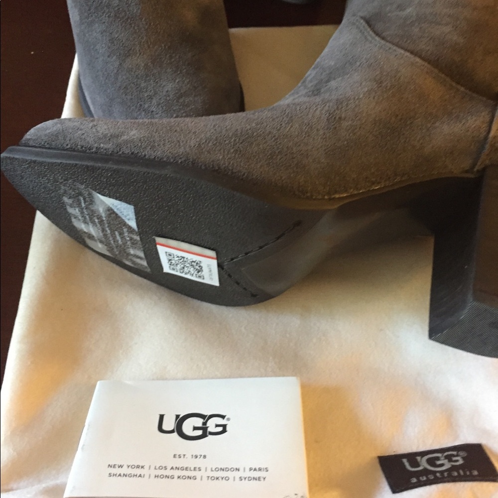 UGG W AVA Grey Boots