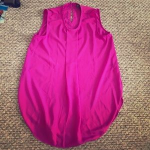 Lovely Vince Camuto sleeveless top