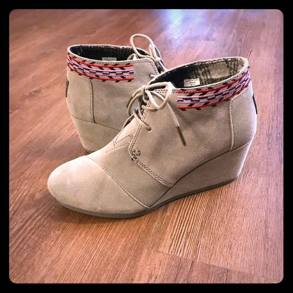 Platform Embroidered Tom Booties