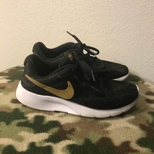 Boys Nike Roshe One Black and Gold