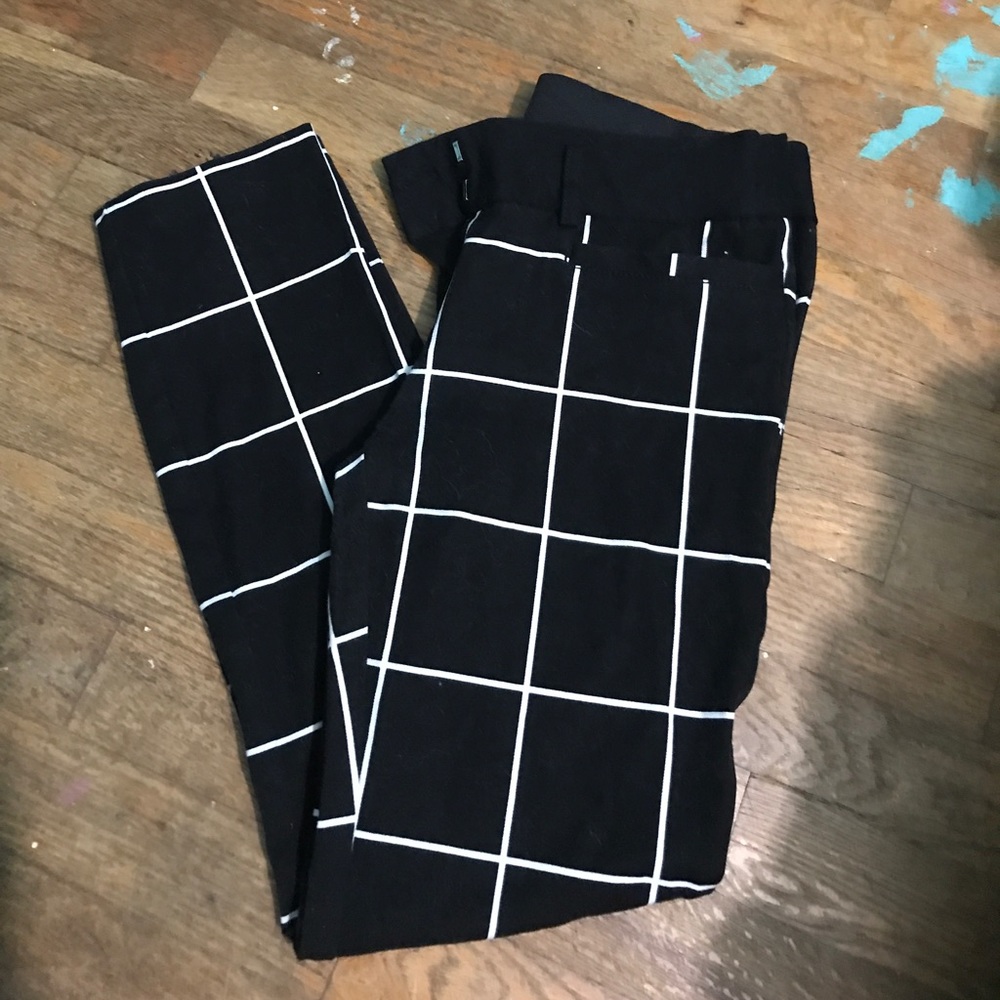 Black and white skinny ankle pants