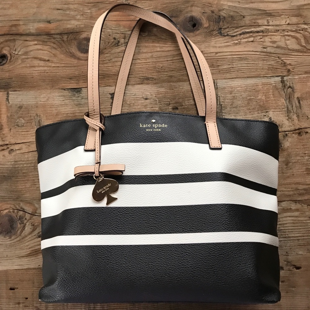 Medium ♠️ kate spade Handbag