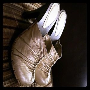 Jessica Simpson's gold and brown