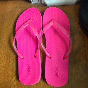 Hot pink Aerie flip flops