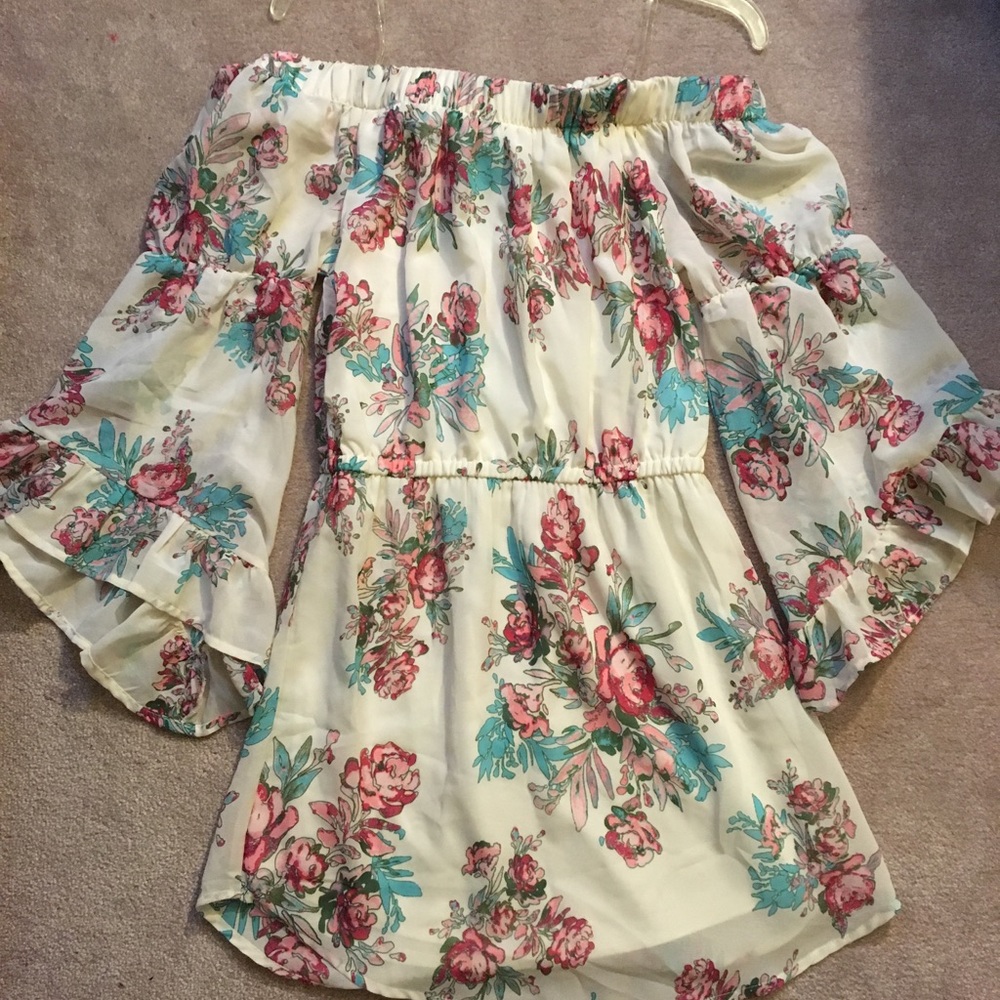 Beautiful flowery dress worn once!