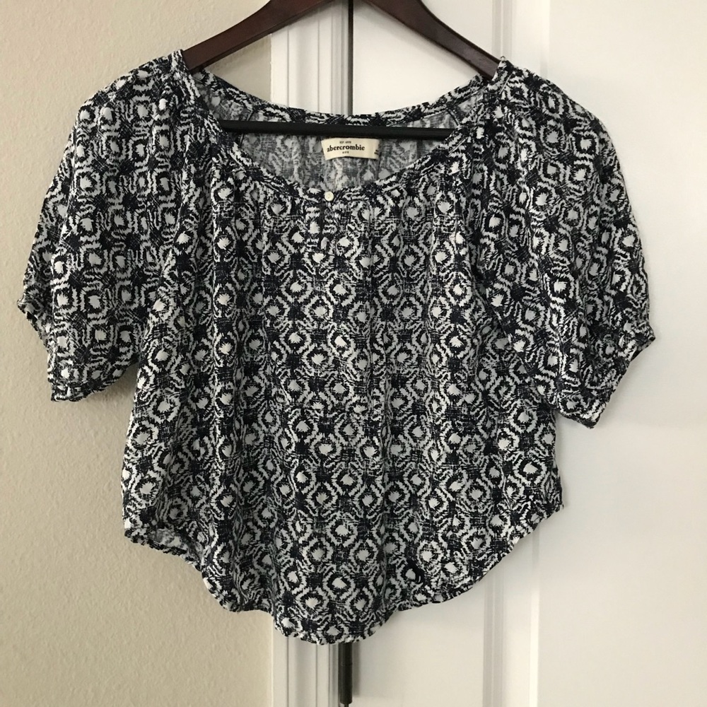 Abercrombie Women’s Super Cute Tunic blouse.