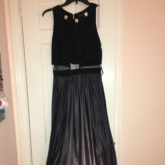 Gorgeous floor length illusion 2 piece gown - Picture 3 of 10