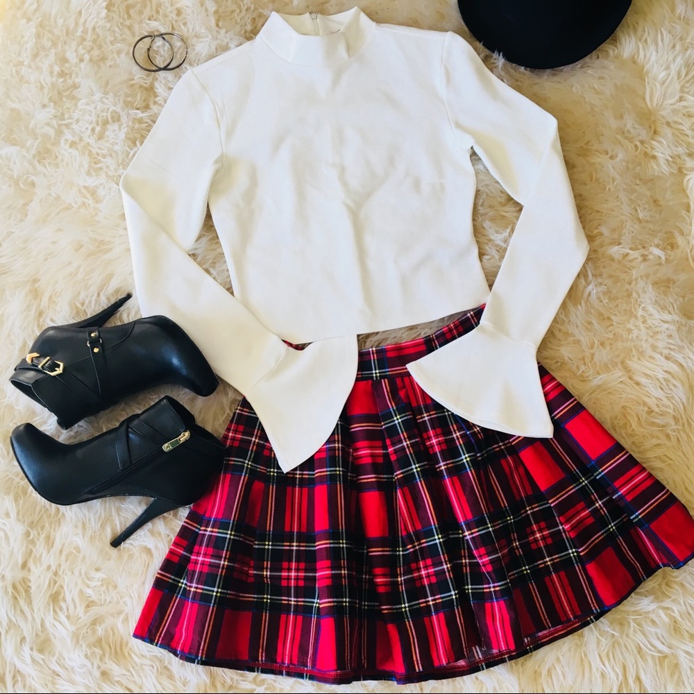 F21 ❦ NWOT White Bell-sleeved Crop Top - Picture 1 of 7