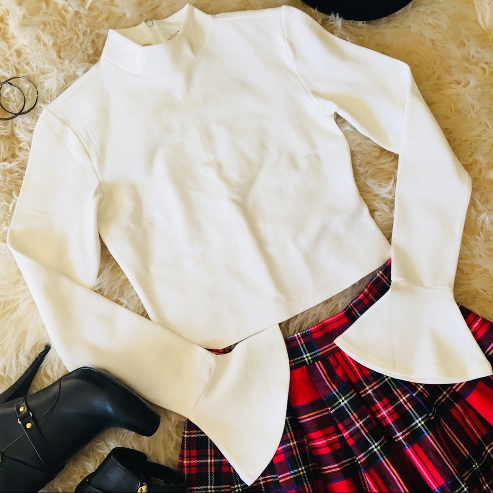 F21 ❦ NWOT White Bell-sleeved Crop Top - Picture 2 of 7