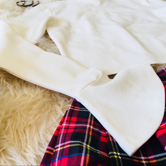 F21 ❦ NWOT White Bell-sleeved Crop Top - Picture 3 of 7