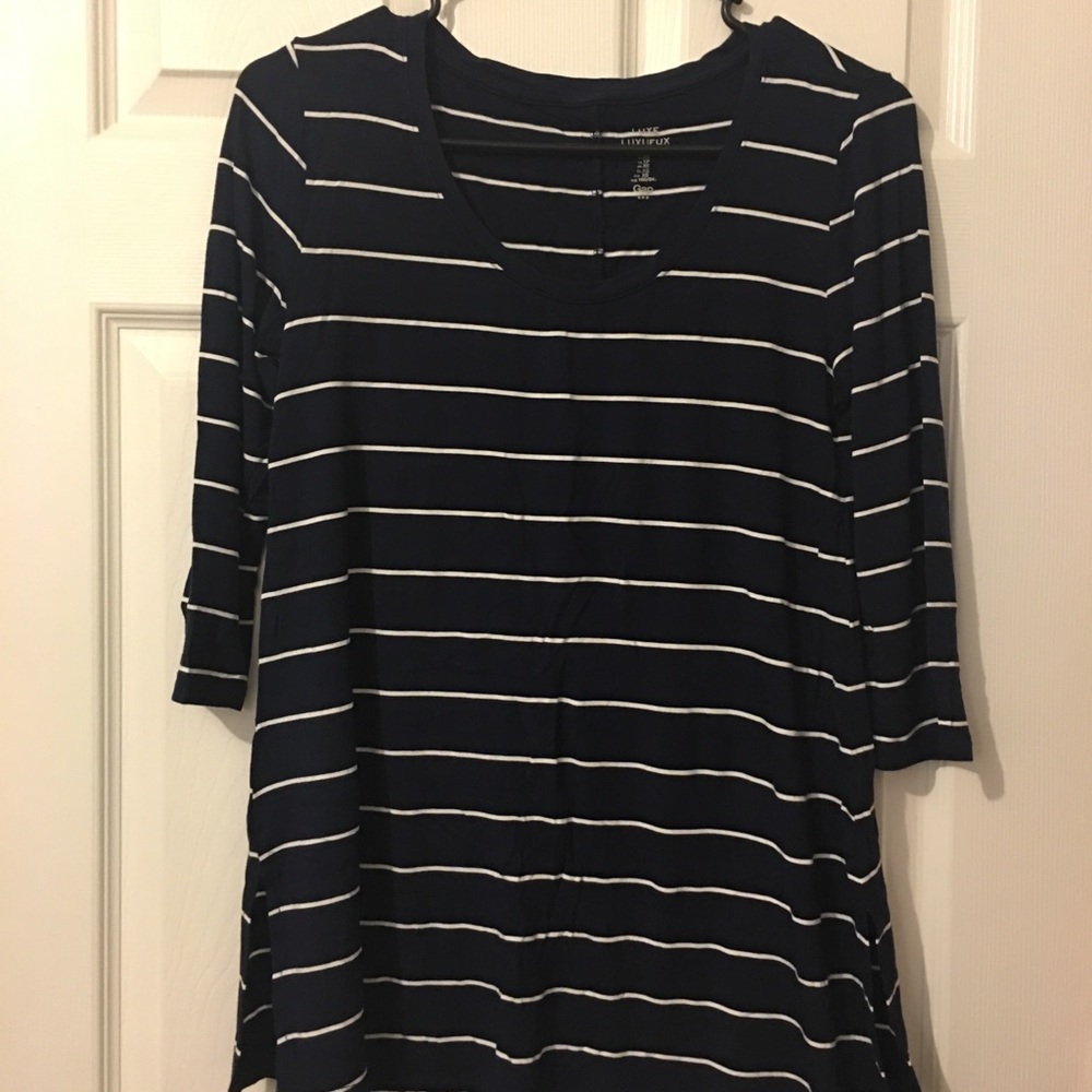 loose fitting, dark blu & white striped