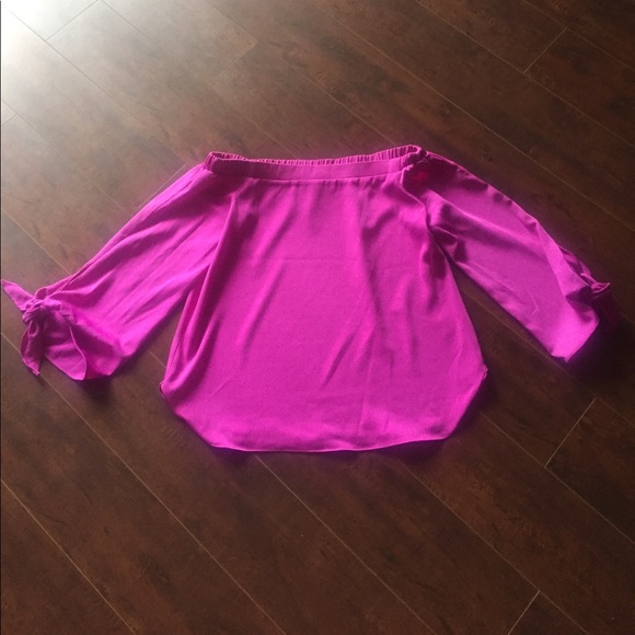 ❌SOLD❌Design Lab off the shoulder top 🎉 - Picture 3 of 5