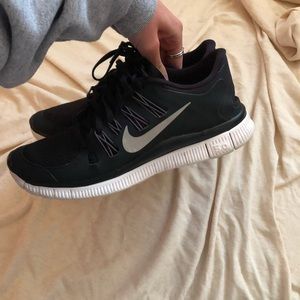Black Nike Free Runs