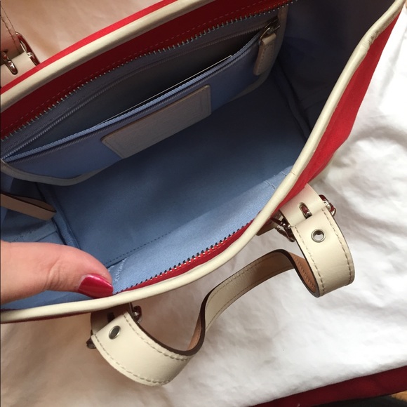 Small red Coach handbag - Picture 3 of 8