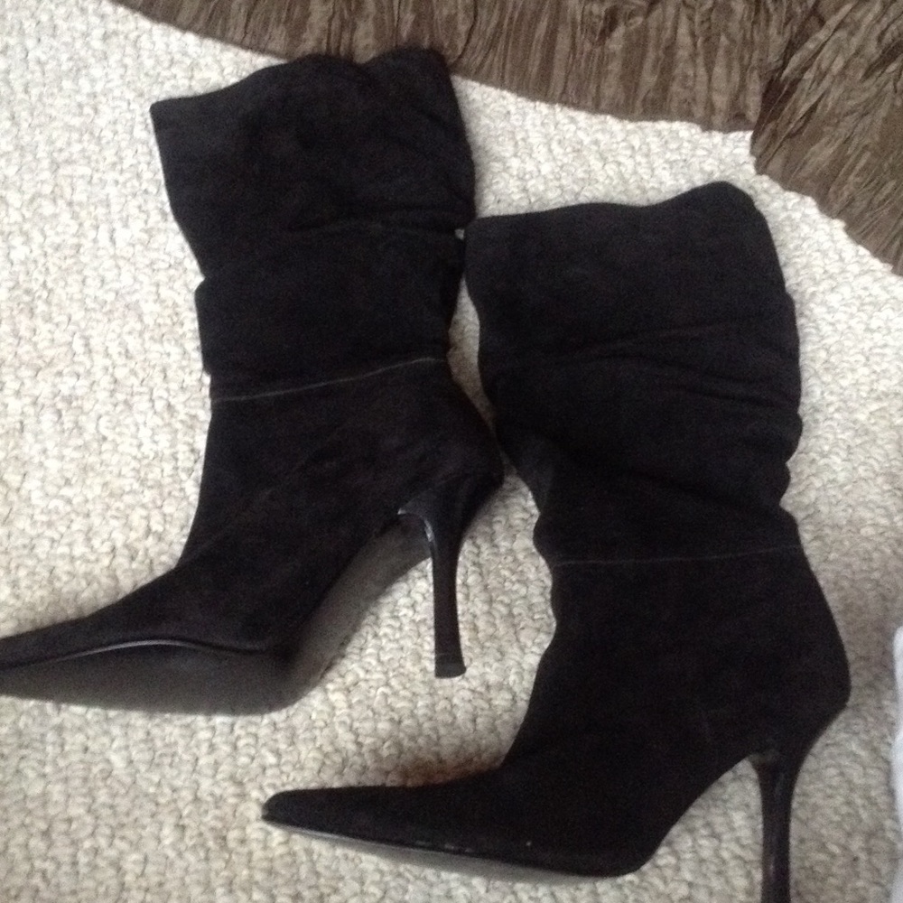 Colin Stuart suede black boots.