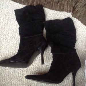 Colin Stuart suede black boots.