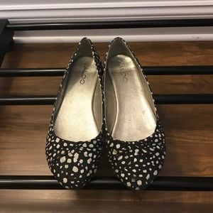 Black and White flats