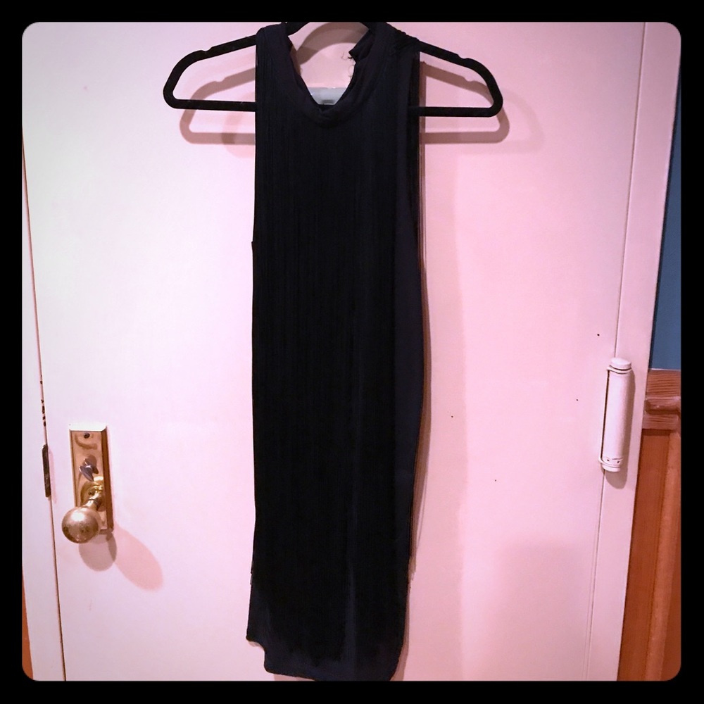 Sleeveless black slimming fringe dress