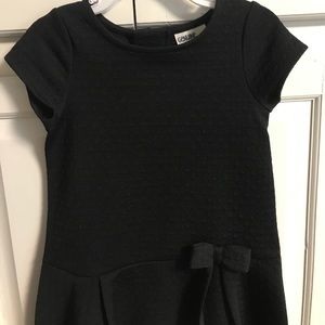 Black modern dress perfect for any occasion. 2T
