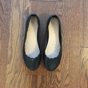 LC Scalloped black flats