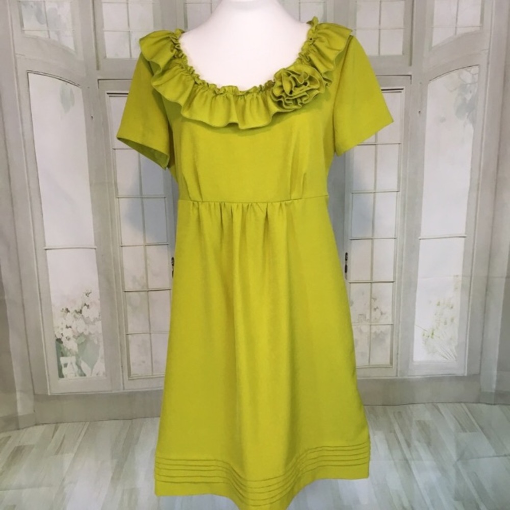 Very pretty Ruffled dress!!