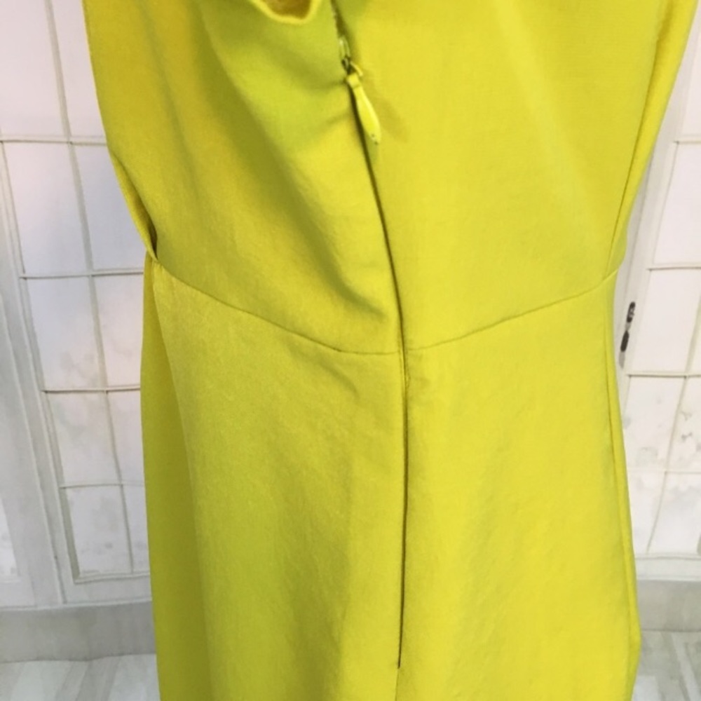 Very pretty Ruffled dress!! - Picture 4 of 7