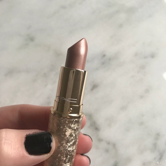 mac snowball lipstick