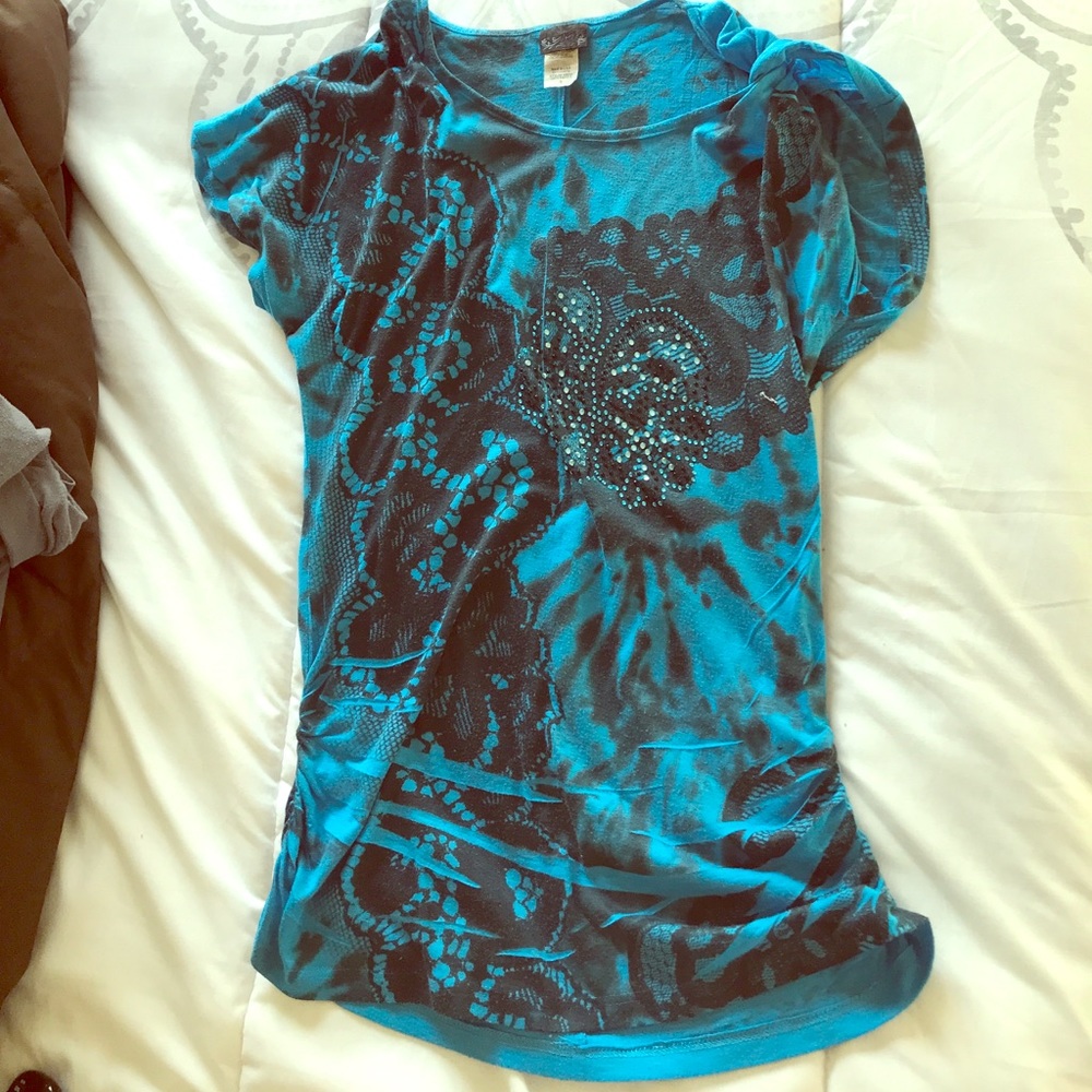 Nice blue BKE day trip shirt with rhinestones