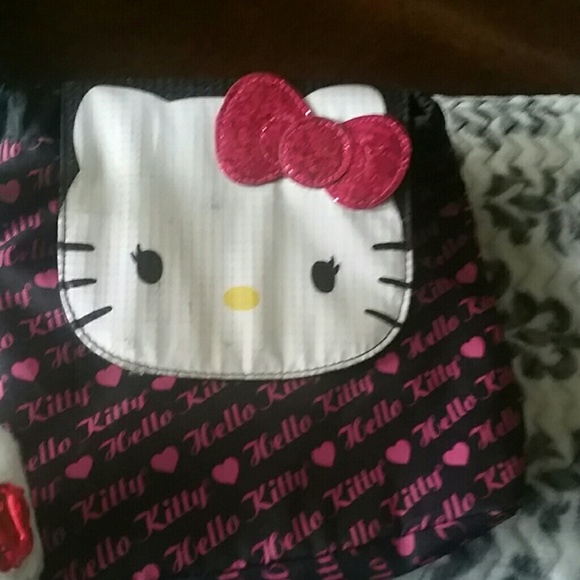 Hello Kitty ear muffs and backpack - Picture 3 of 3