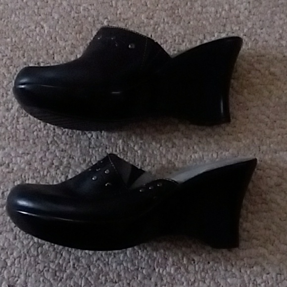 Shoes - Picture 2 of 3