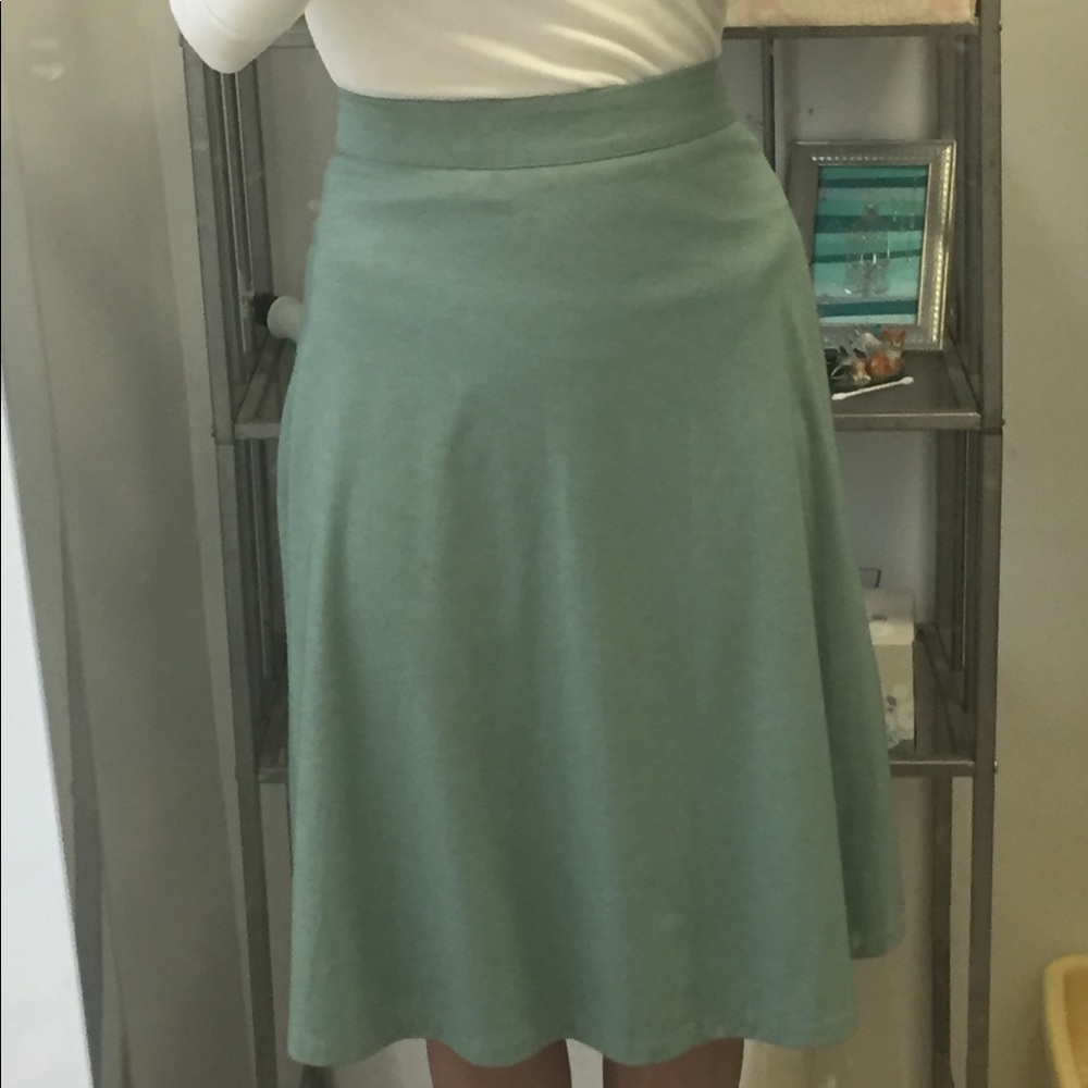 MIDI light green skirt