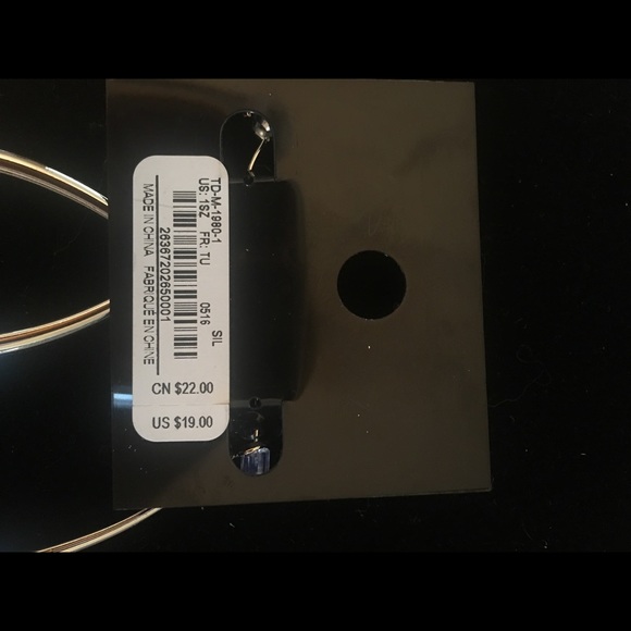 Bebe silver ultra-light teardrop hoop earrings - Picture 4 of 5