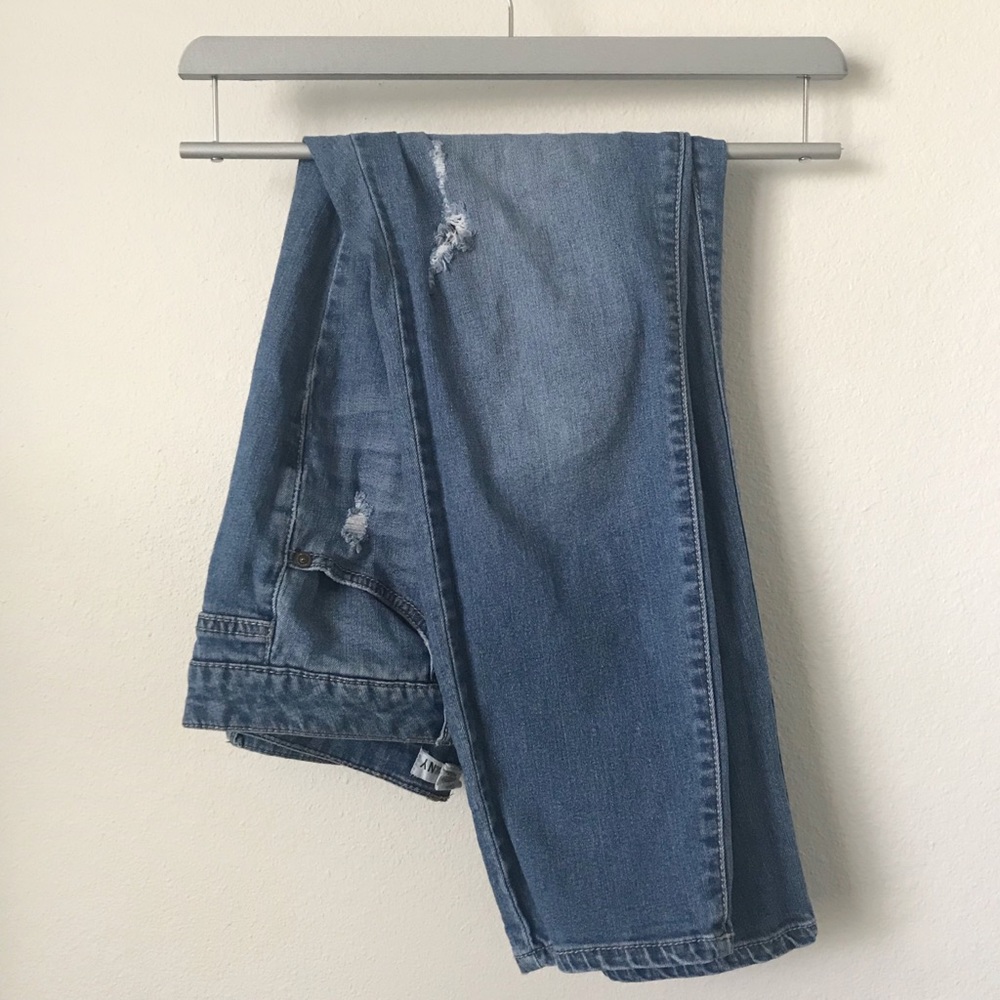 Artisan NY Distressed Ankle Jeans