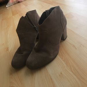 Steve Madden Harrlee booties! Size 8.5