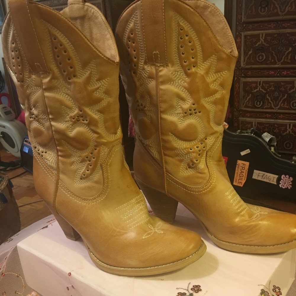 Very Volatile Western Cowboy Boots New! 8.5