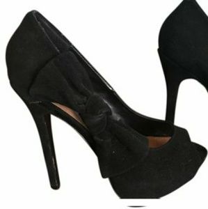 Steve Madden black suede peep toe pumps with bow